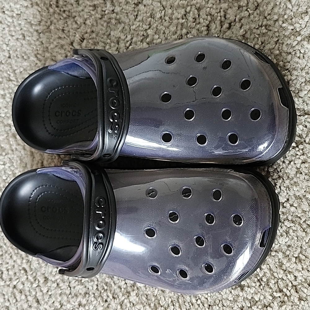 Crocs Classic Translucent Clog worn once. M7 W9